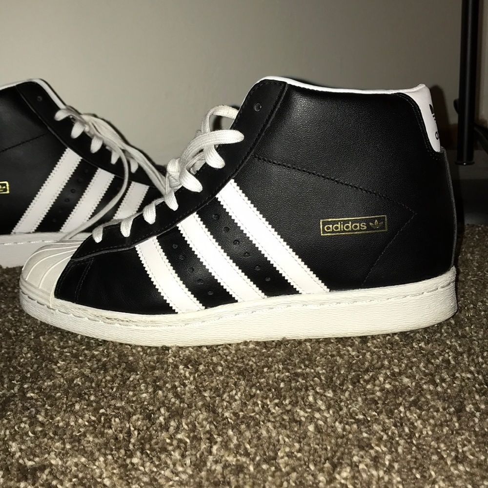 Adidas Superstar w/ hidden wedge
